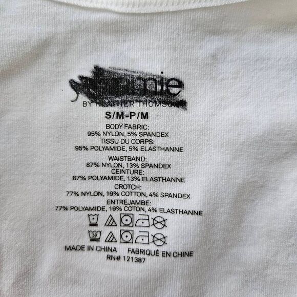 Yummie Ivy Seamless Shaping Thong Bodysuit in White Size Small/Medium - Picture 2 of 5